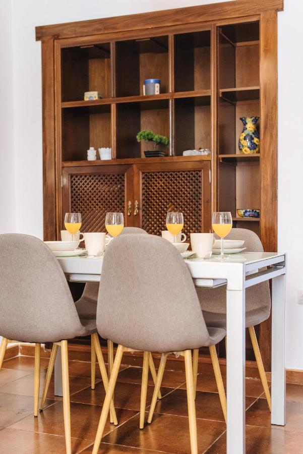 Homeyseville- Bright At Santa Cruz 6 Pax, Parking Optional Apartamento Sevilla