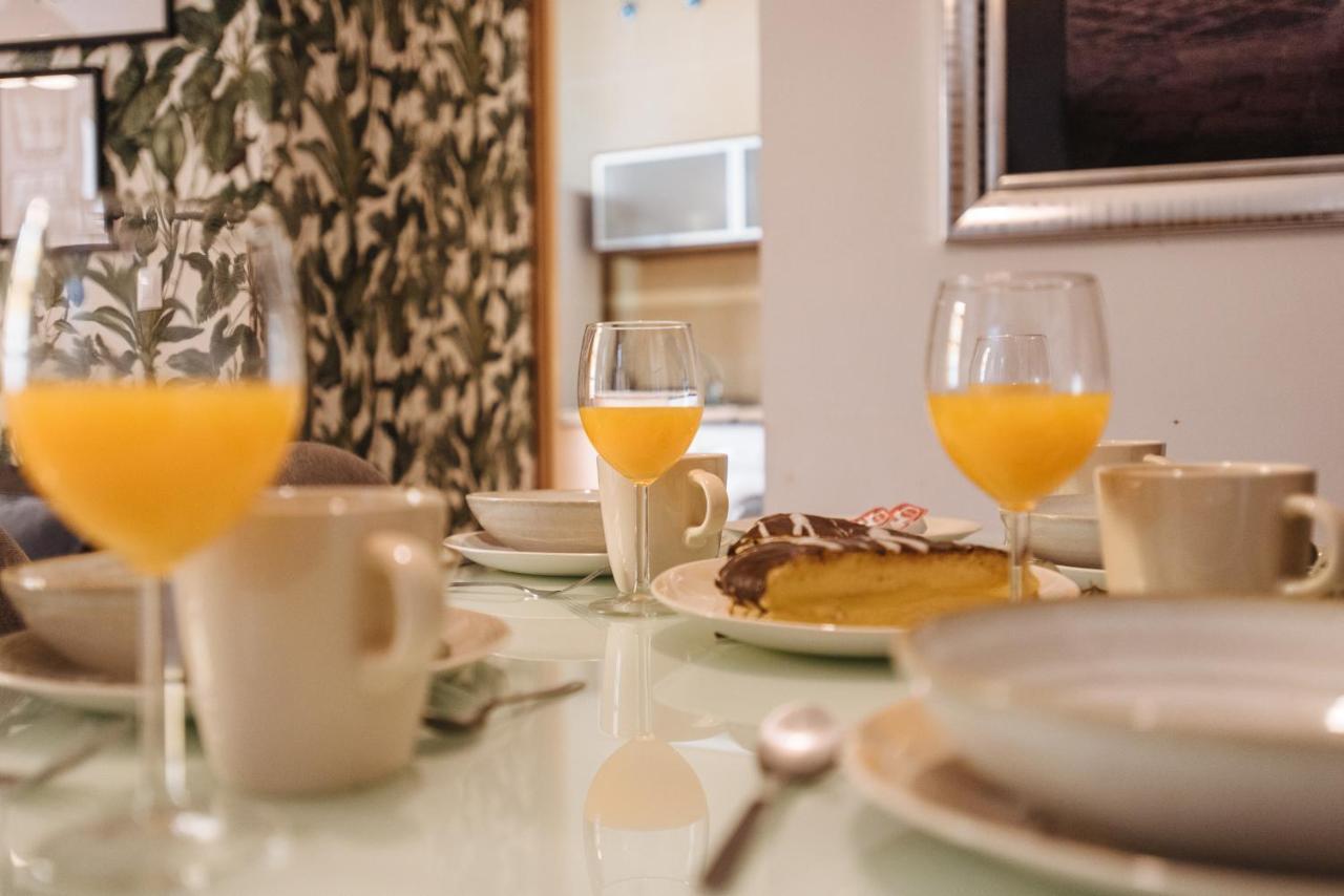 Homeyseville- Bright At Santa Cruz 6 Pax, Parking Optional Apartamento Sevilla